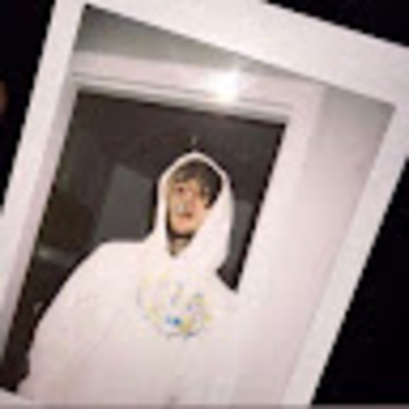 Meet your Posher, Claire - Picture 1 of 1